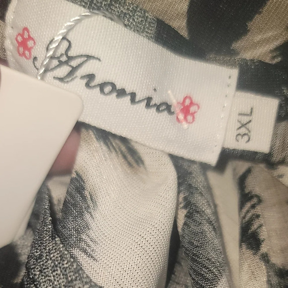 ARONIA black Grey white rhinestone snow leopard plus size mesh shirt blouse 3x - Picture 2 of 5